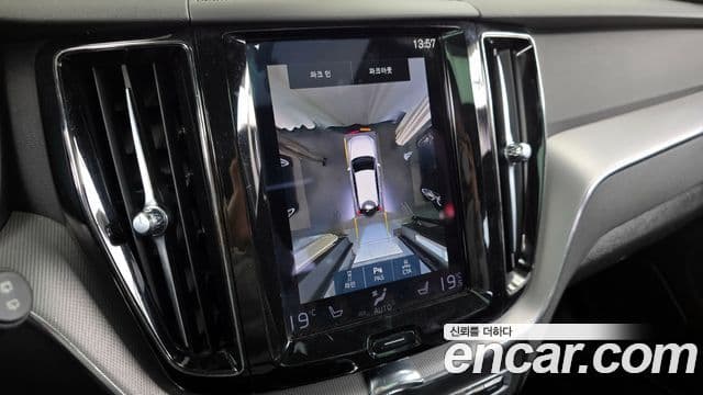 Volvo XC60 2020 — ფოტო 11/20