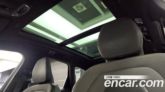 Volvo XC60 2020 — ფოტო 4/20