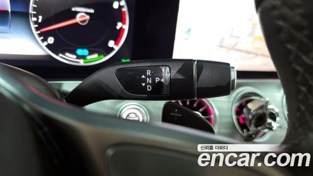 Mercedes-Benz CLS-Class 2020 — Photo 10/20