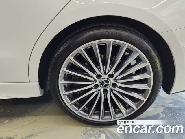 Mercedes-Benz C-Class 2022 — ფოტო 4/20