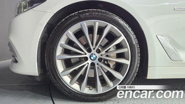 BMW 5 Series 2018 — Photo 4/20