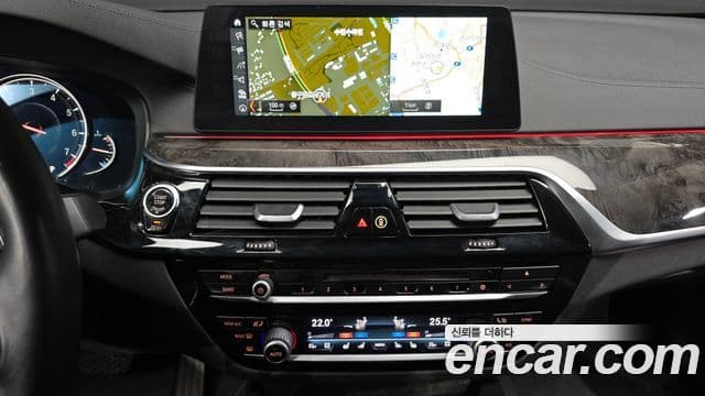 BMW 5 Series 2018 — Photo 17/20