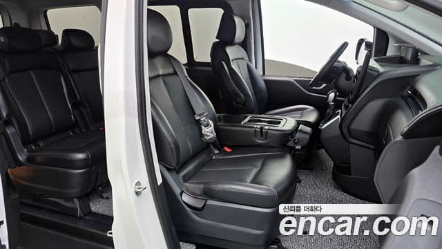 Hyundai Staria 2022 — Photo 14/20