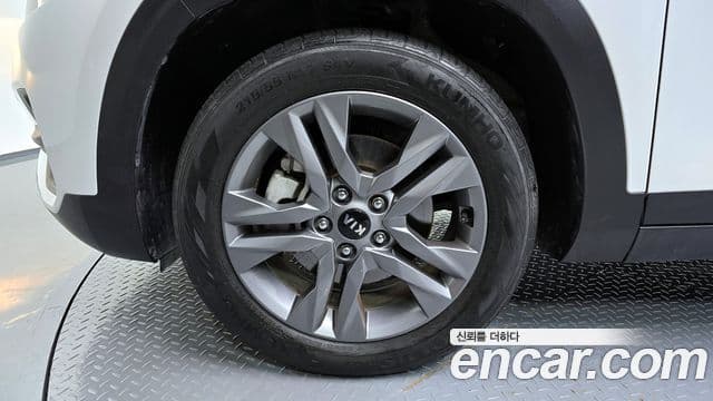 Kia Seltos 2020 — ფოტო 5/20