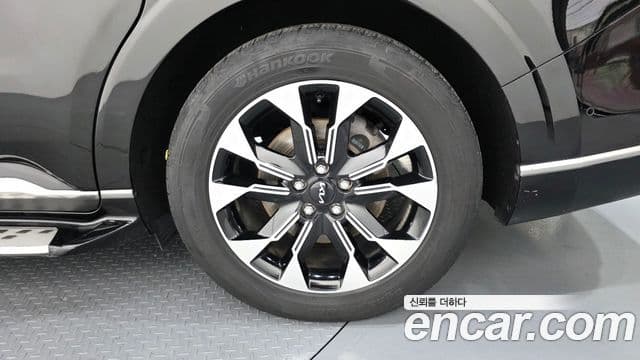 Kia Carnival 2022 — ფოტო 4/20