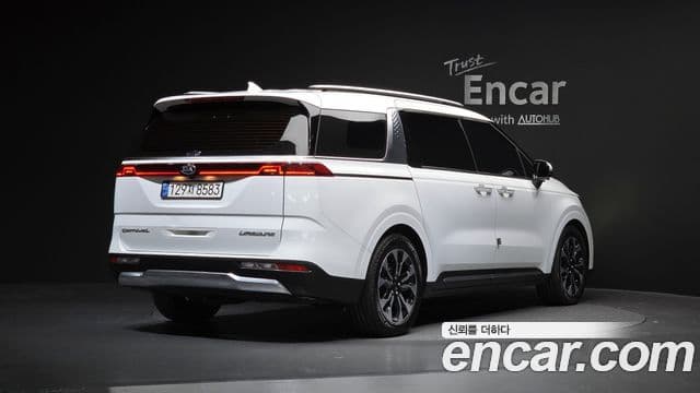 Kia Carnival 2021 — ფოტო 14/20
