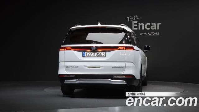 Kia Carnival 2021 — ფოტო 2/20
