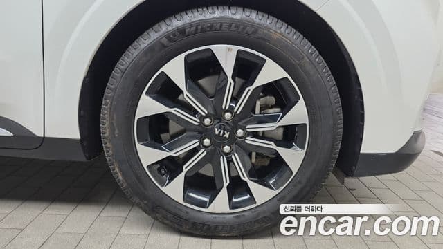 Kia Carnival 2021 — ფოტო 16/20