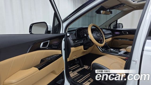 Kia Carnival 2021 — ფოტო 13/20