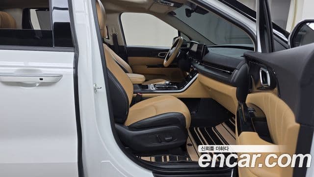 Kia Carnival 2021 — ფოტო 8/20