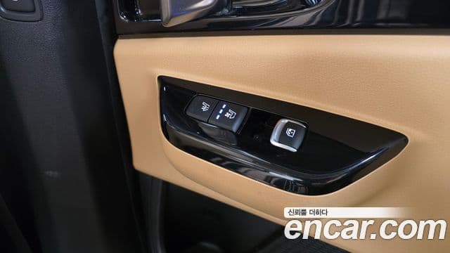 Kia Carnival 2021 — ფოტო 10/20