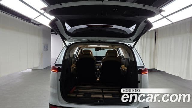Kia Carnival 2021 — ფოტო 19/20
