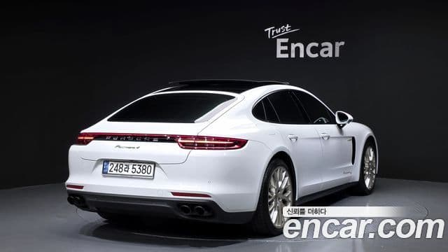 Porsche Panamera 2020 — ფოტო 2/20
