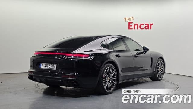 Porsche Panamera 2023 — ფოტო 8/20