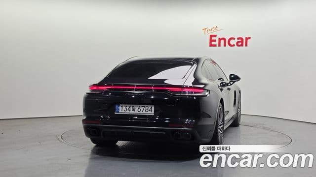 Porsche Panamera 2023 — ფოტო 13/20