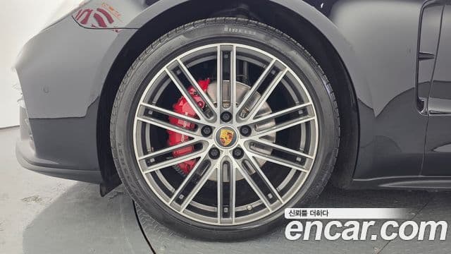 Porsche Panamera 2023 — ფოტო 15/20