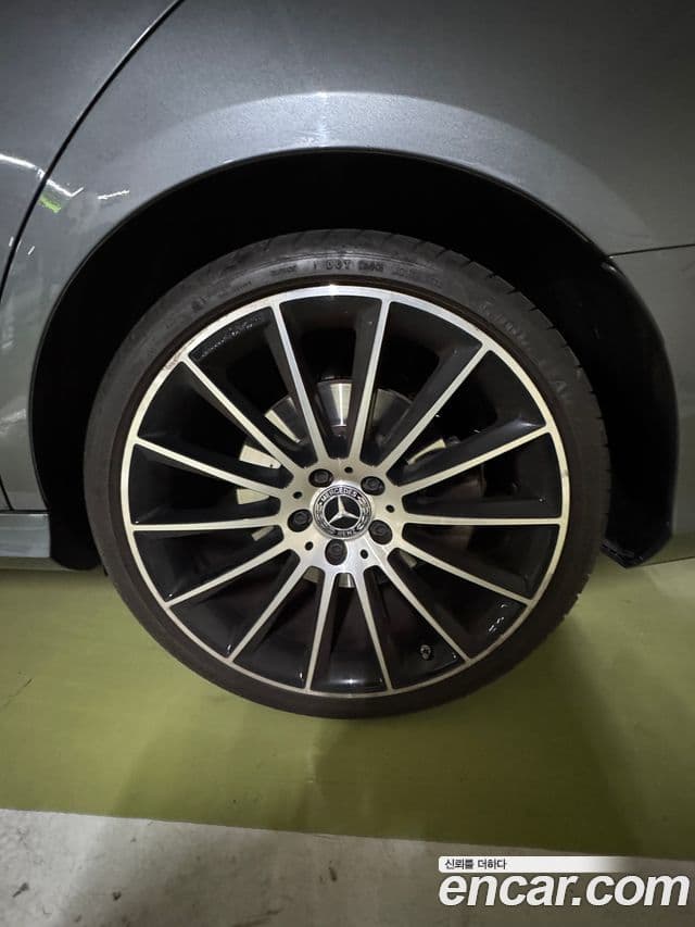 Mercedes-Benz E-Class 2023 — ფოტო 8/14