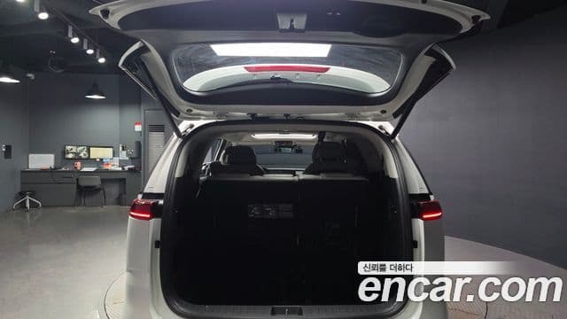 Kia Carnival 2023 — Фото 20/20