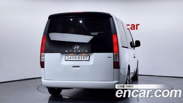 Hyundai Staria 2022 — Фото 4/20
