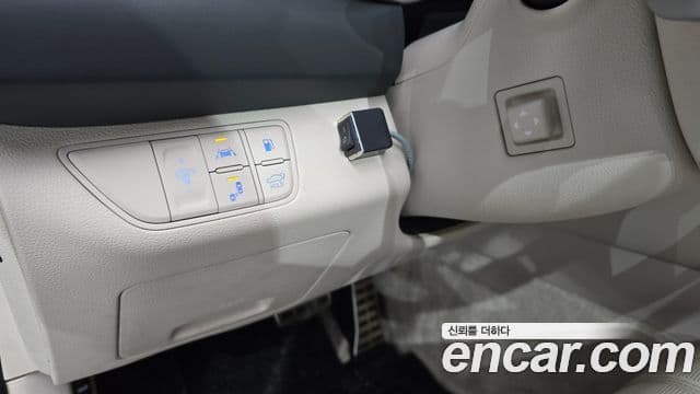 Genesis G70 2018 — ფოტო 17/20