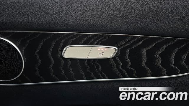 Mercedes-Benz GLC-Class 2019 — Şəkil 19/20