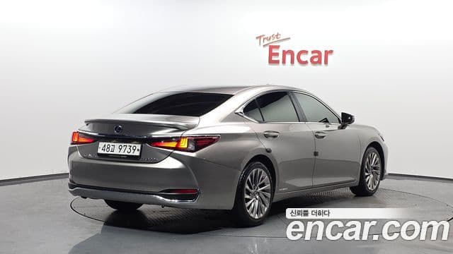 Lexus ES300h 2018 — ფოტო 1/20