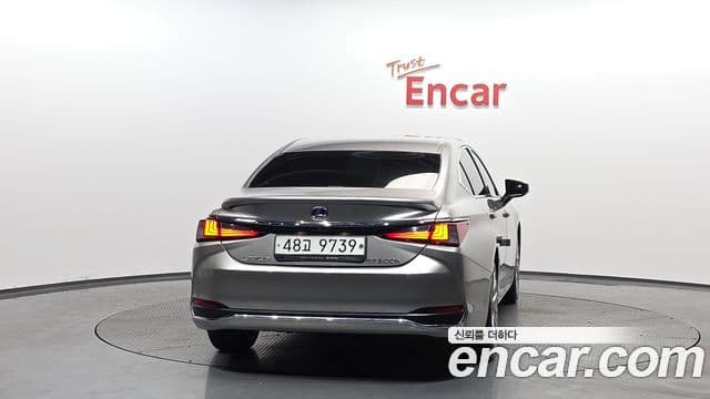 Lexus ES300h 2018 — ფოტო 3/20