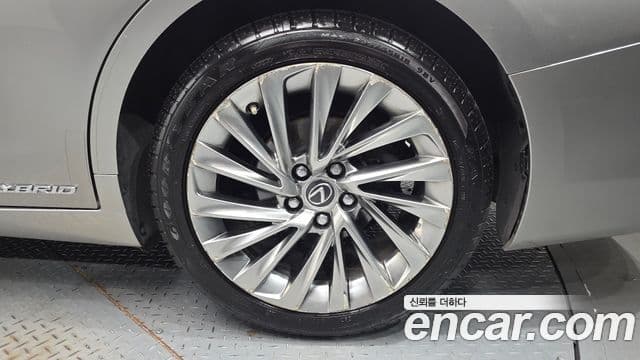 Lexus ES300h 2018 — ფოტო 4/20