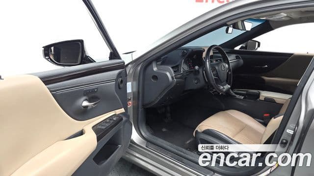Lexus ES300h 2018 — ფოტო 11/20