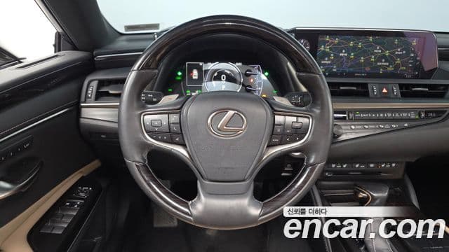 Lexus ES300h 2018 — ფოტო 13/20