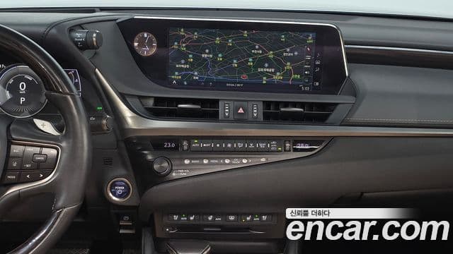 Lexus ES300h 2018 — ფოტო 14/20