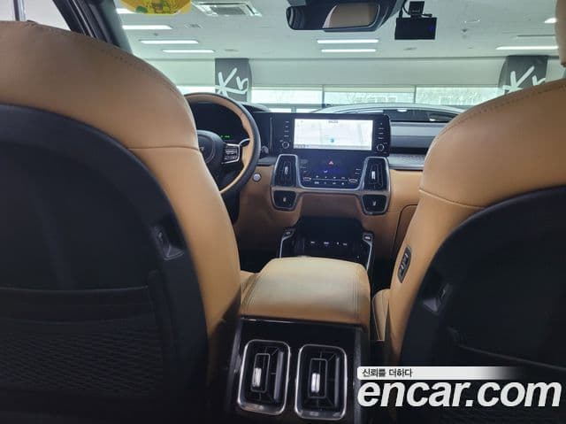 Kia Sorento 2023 — ფოტო 17/20