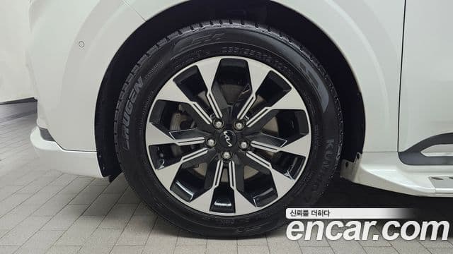 Kia Carnival 2022 — ფოტო 5/20