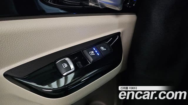 Kia Carnival 2022 — ფოტო 18/20