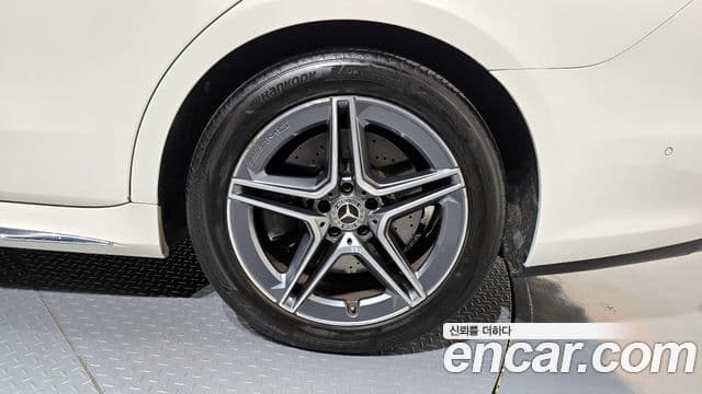 Mercedes-Benz S-Class 2022 — Photo 11/20