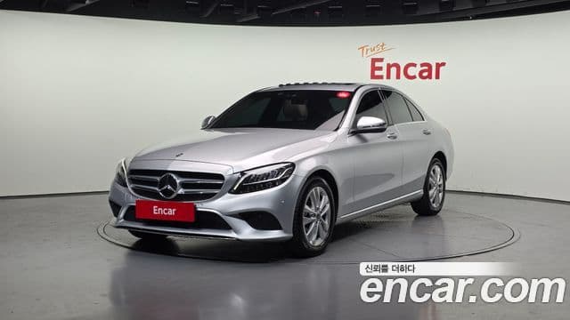 Mercedes-Benz C-Class 2019 — Photo 8/20