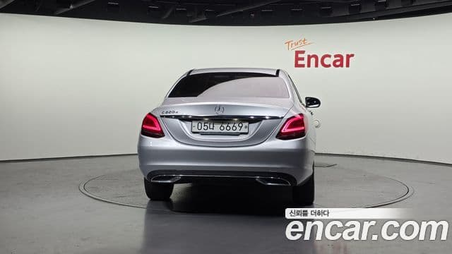 Mercedes-Benz C-Class 2019 — Photo 13/20