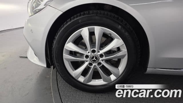 Mercedes-Benz C-Class 2019 — Photo 12/20