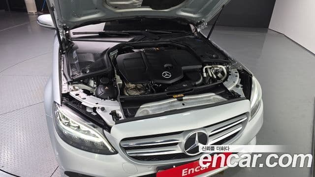 Mercedes-Benz C-Class 2019 — Photo 10/20