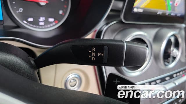 Mercedes-Benz C-Class 2019 — Photo 6/20