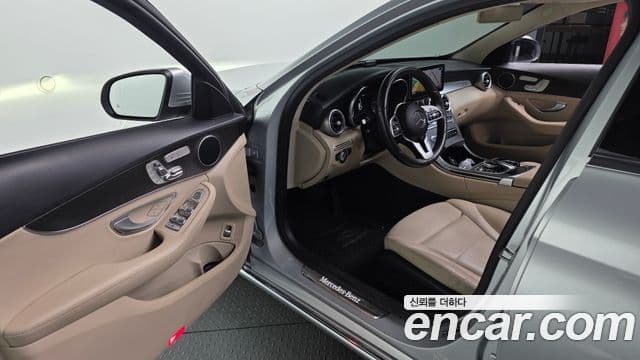 Mercedes-Benz C-Class 2019 — Photo 5/20