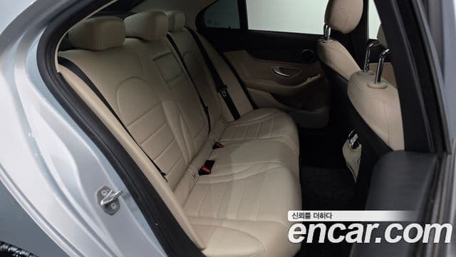 Mercedes-Benz C-Class 2019 — Photo 14/20