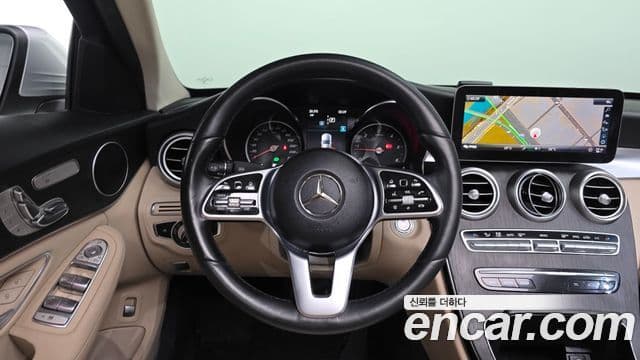 Mercedes-Benz C-Class 2019 — Photo 7/20