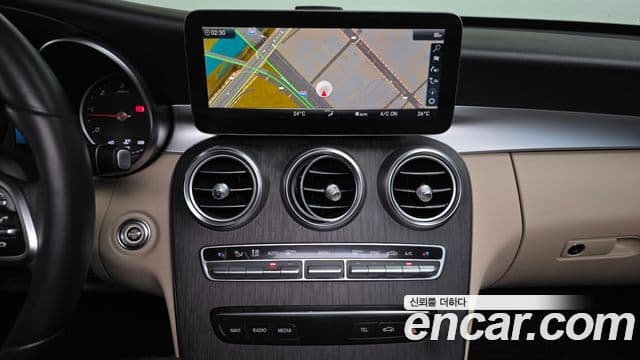 Mercedes-Benz C-Class 2019 — Photo 4/20
