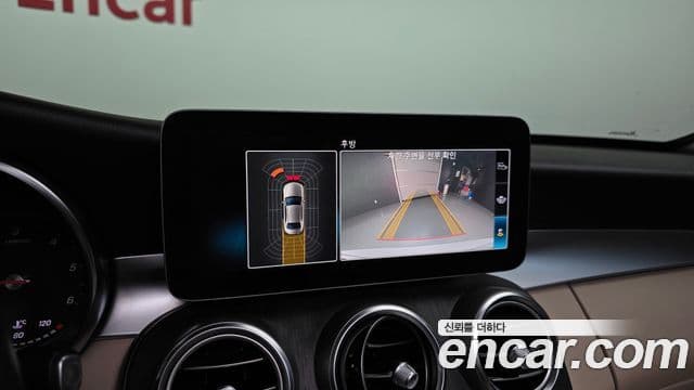 Mercedes-Benz C-Class 2019 — Photo 9/20