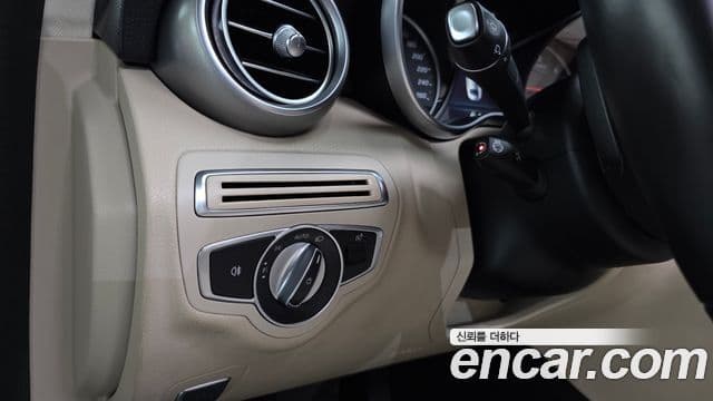 Mercedes-Benz C-Class 2019 — Photo 20/20