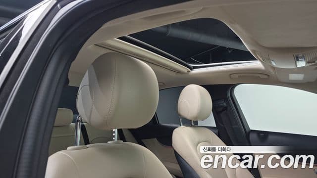 Mercedes-Benz C-Class 2019 — Photo 17/20