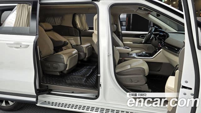 Kia Carnival 2021 — ფოტო 12/20