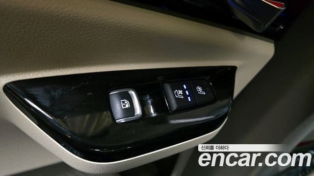 Kia Carnival 2021 — ფოტო 17/20