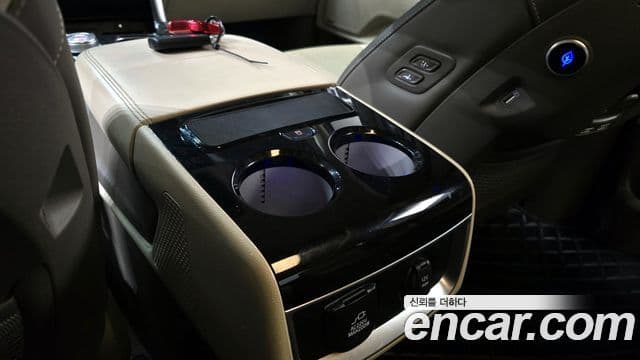 Kia Carnival 2021 — ფოტო 18/20